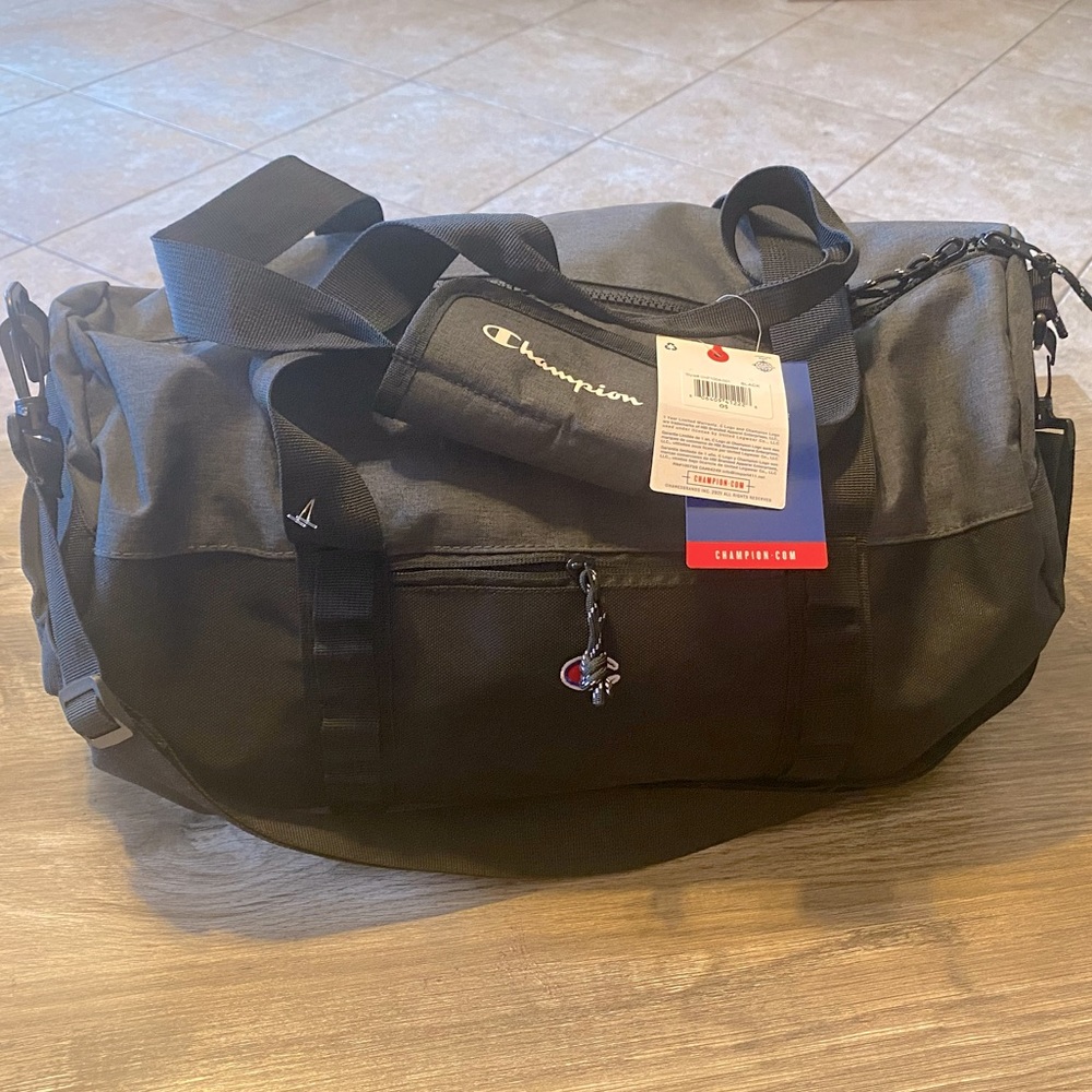 Champions Men’s throw over bag !